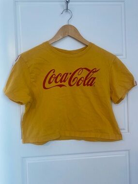 Coca Cola Brand Ardene Women’s Size Large Yellow Crop Top Tee